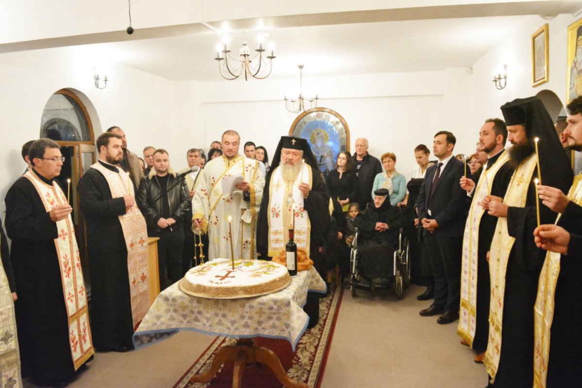 Slujiri arhierești și hramuri de Sfântul Ierarh Nectarie 6428