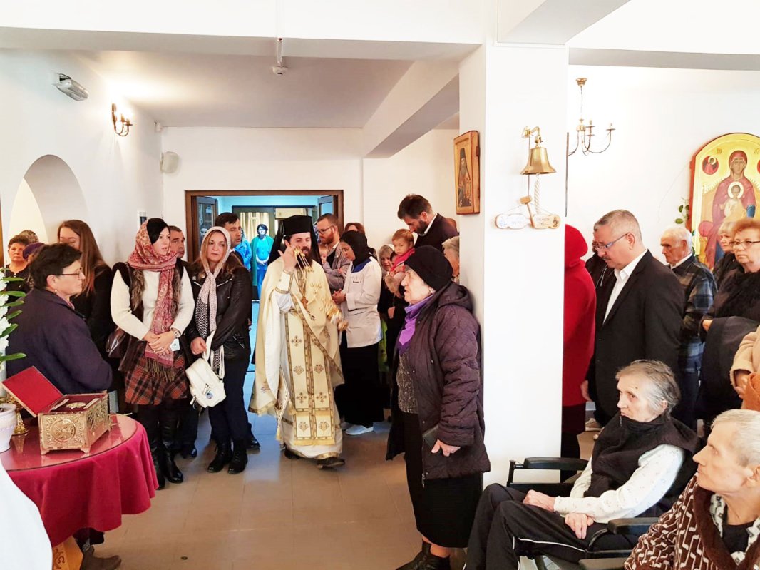 Slujiri arhierești și hramuri de Sfântul Ierarh Nectarie 6429