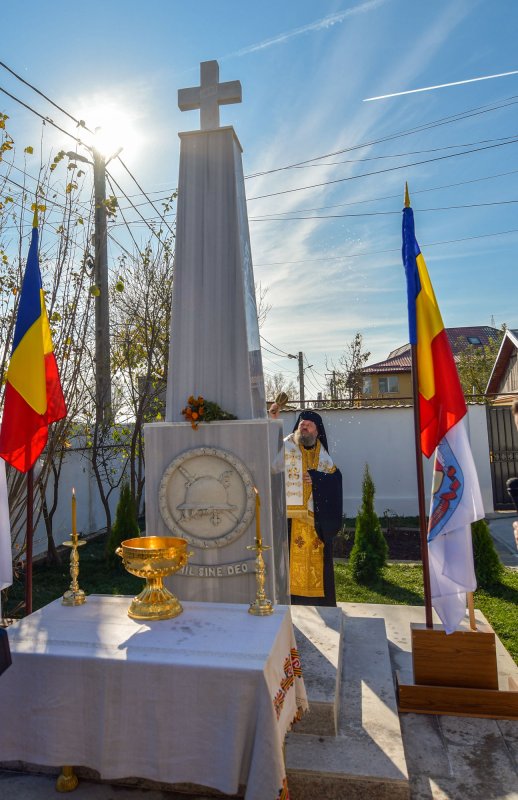 Târnosirea Bisericii „Sfinţii Trei Ierarhi” din Pantelimon 6464