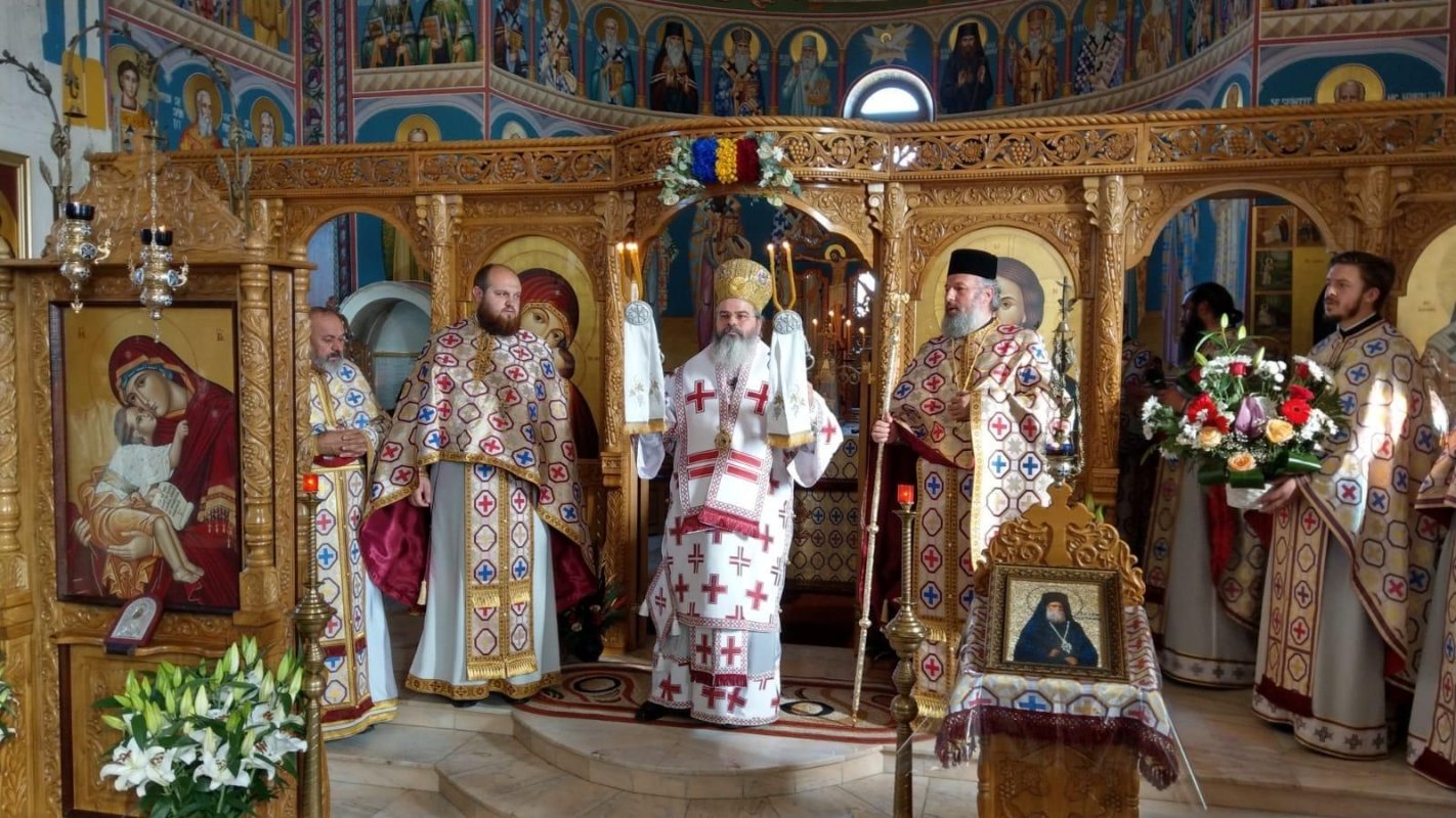 Slujbe arhiereşti în trei protopopiate ale Moldovei 6318