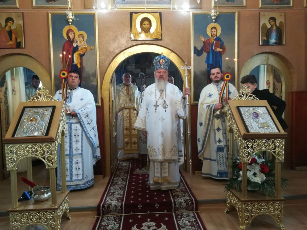 Slujiri arhierești în Duminica a 25-a după Rusalii, a samarineanului milostiv 6361