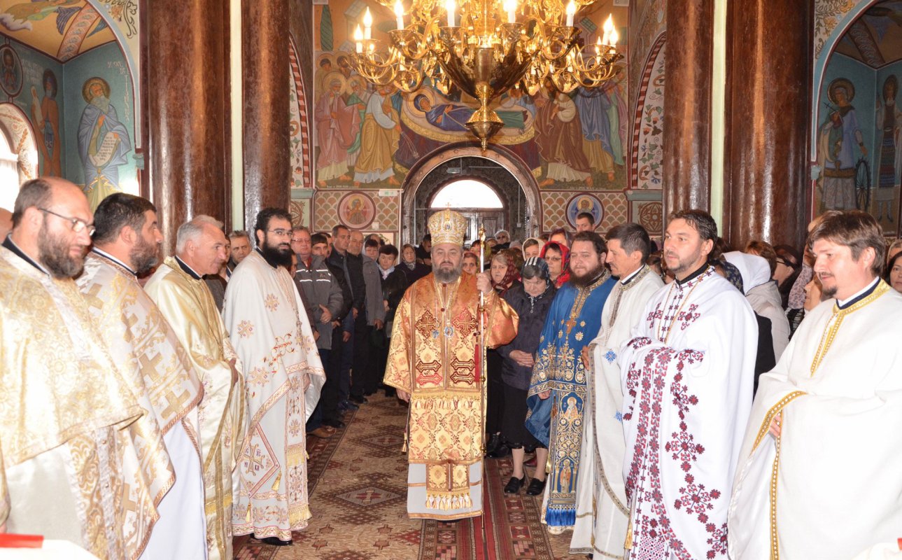 Slujiri arhierești în Duminica a 25-a după Rusalii, a samarineanului milostiv 6362