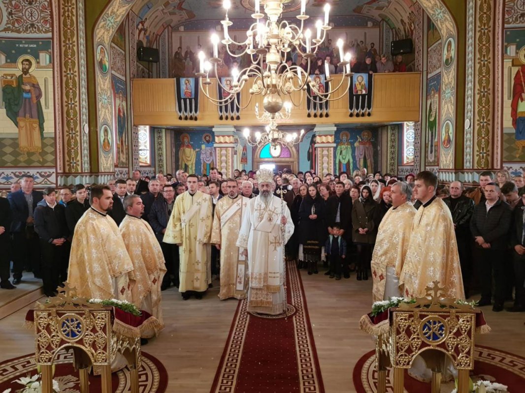 Slujiri arhierești în Duminica a 25-a după Rusalii, a samarineanului milostiv 6364