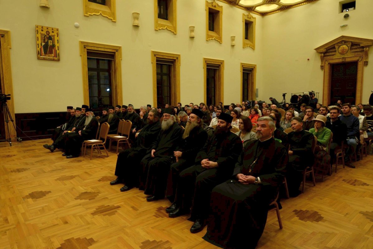 A debutat Colocviul internaţional „Întâlnirea cu duhovnicul” 6230