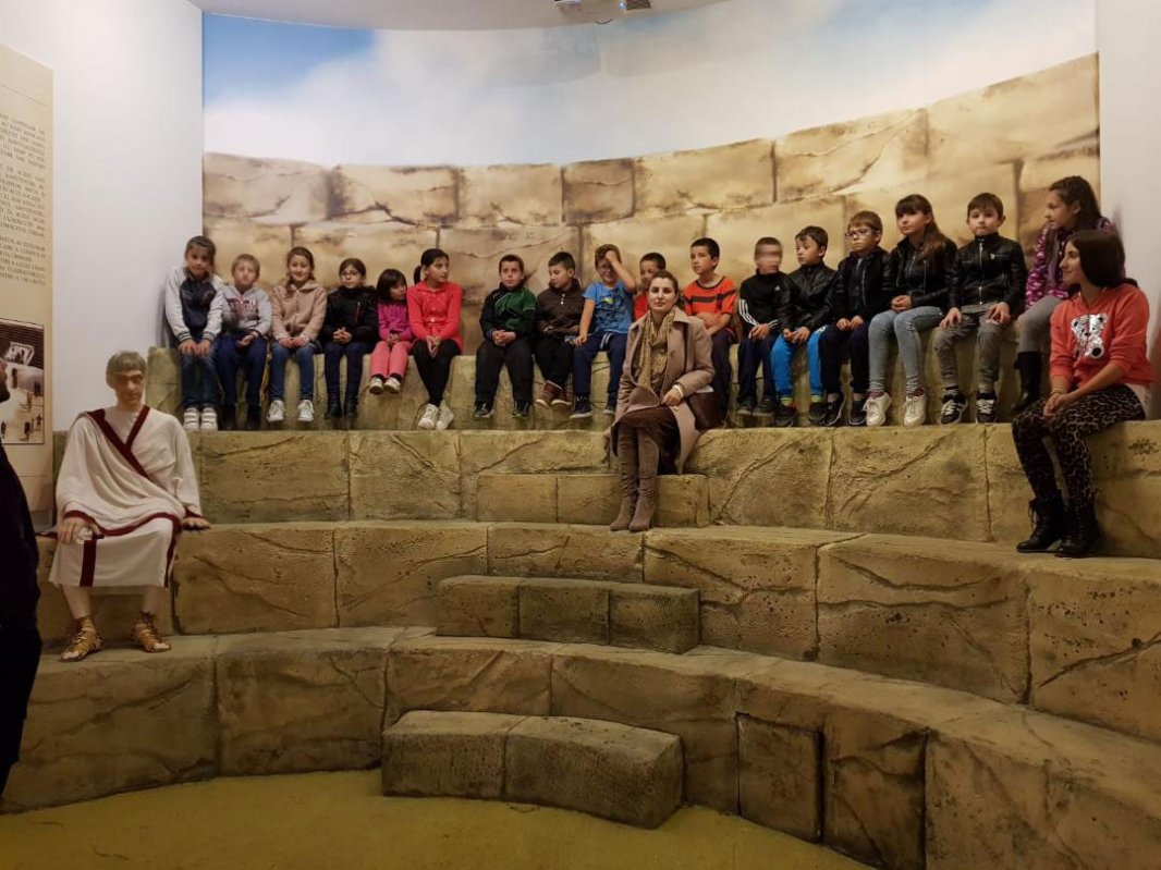 Vizită la Secția de Istorie și Arheologie a Muzeului Olteniei 6275