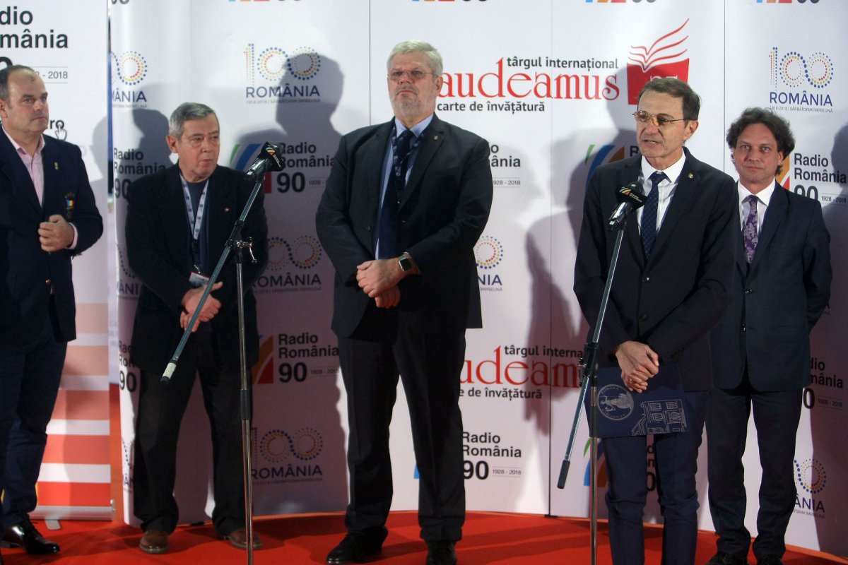 Celebrând cartea, celebrăm excelenţa 6226