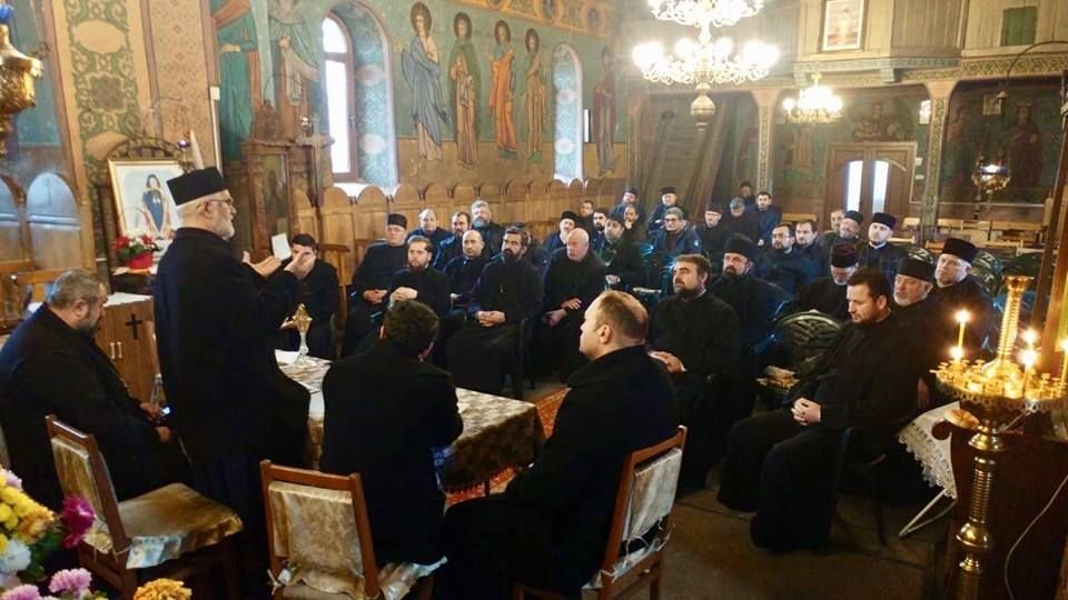 Întruniri preoţeşti în trei protopopiate ale Eparhiei Romanului şi Bacăului 6146