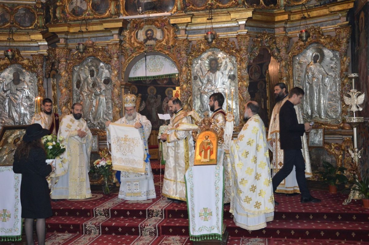 Sfântul Ioan Gură de Aur, serbat la Roman 6143