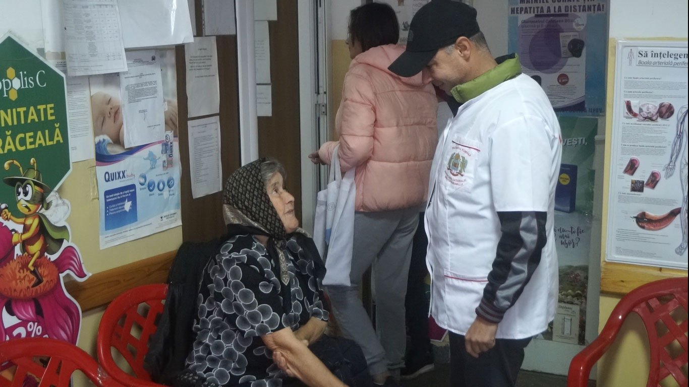 Analize și consultații gratuite pentru 100 de persoane 6112