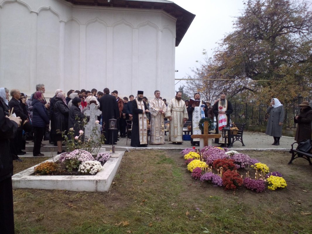 Slujbă de pomenire pentru arhimandritul Mina Dobzeu 6069