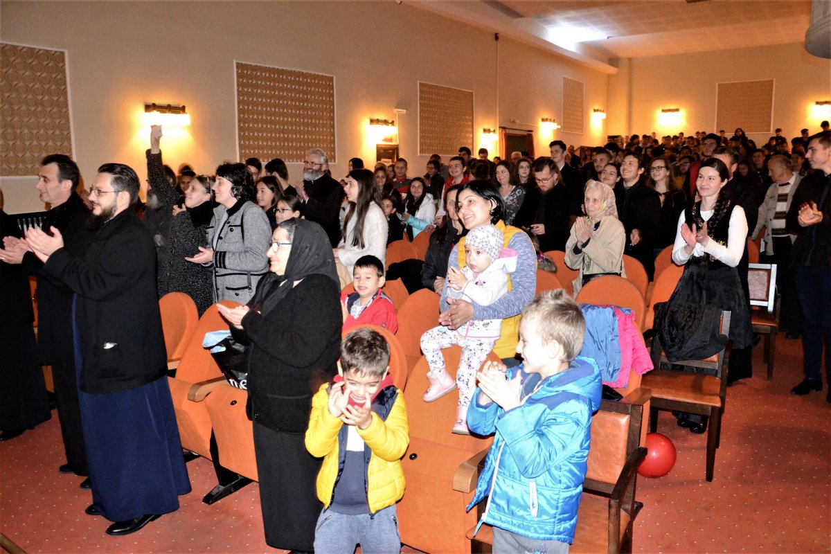 Spectacol caritabil la Caransebeș 6040