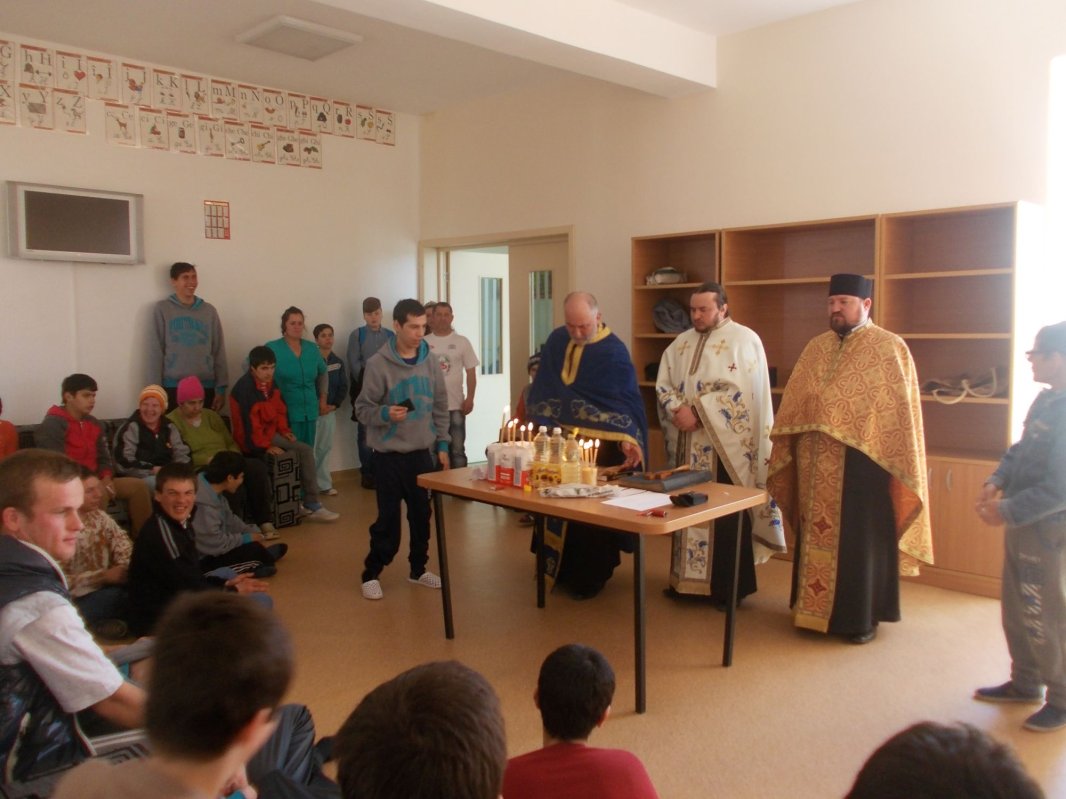 Mănăstirea care ține viu un sat distrus de comuniști 6343