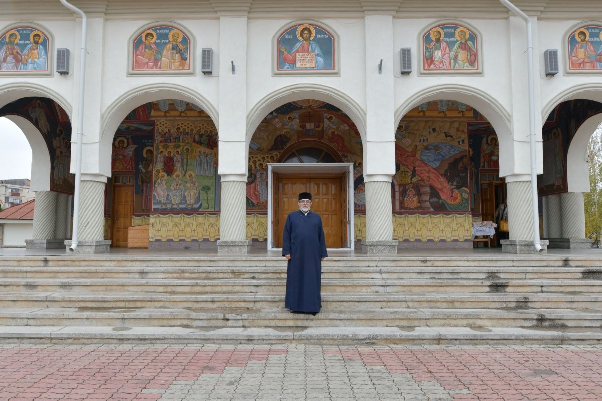 O catedrală ridicată de eroii de lângă noi 6333