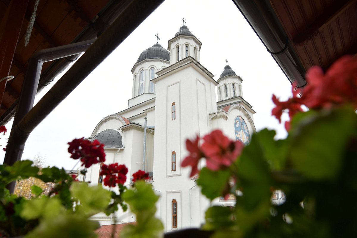 O catedrală ridicată de eroii de lângă noi 6339