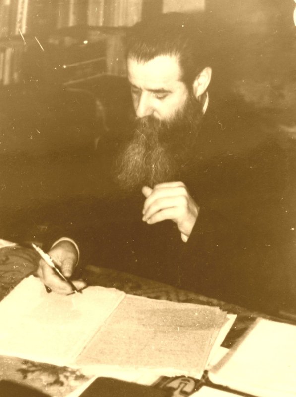 Părintele Galeriu. Nu doar profesor, ci și educator 6349