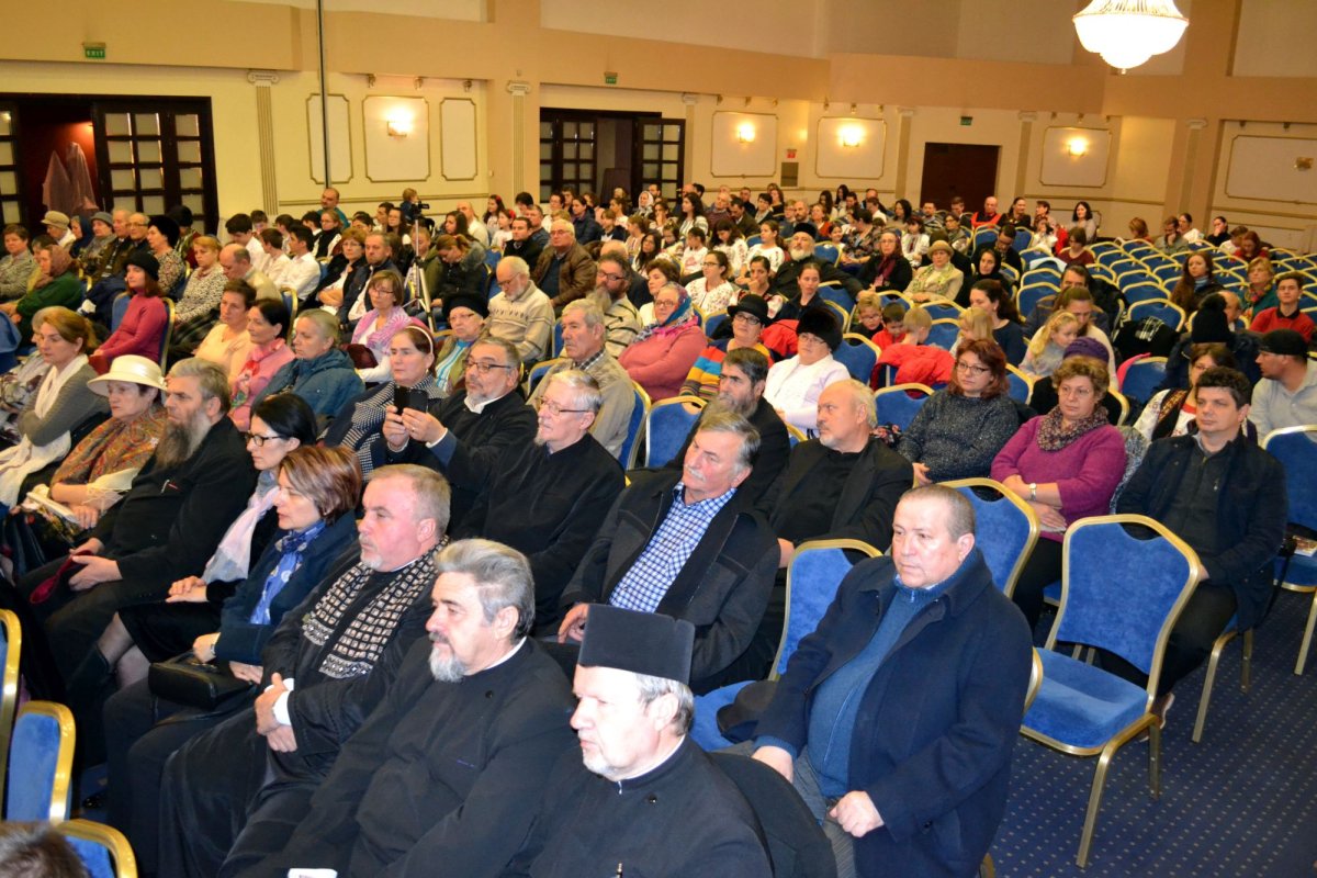 „Amintiri sfinte de acum 100 de ani”, la Botoşani 5868