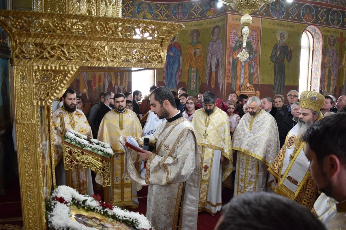 „Dăruind, devenim oameni adevăraţi. Ţinând numai pentru noi, fiind zgârciţi, începem să ne dezumanizăm” 5863