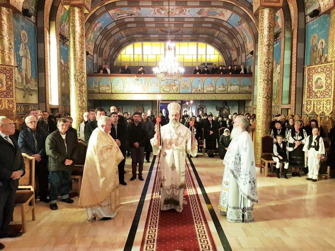 Slujiri arhierești în prima duminică a Postului Naşterii Domnului 5873