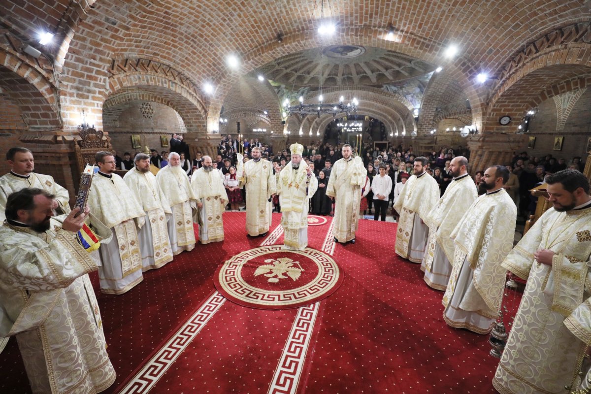 Slujiri arhierești în prima duminică a Postului Naşterii Domnului 5874