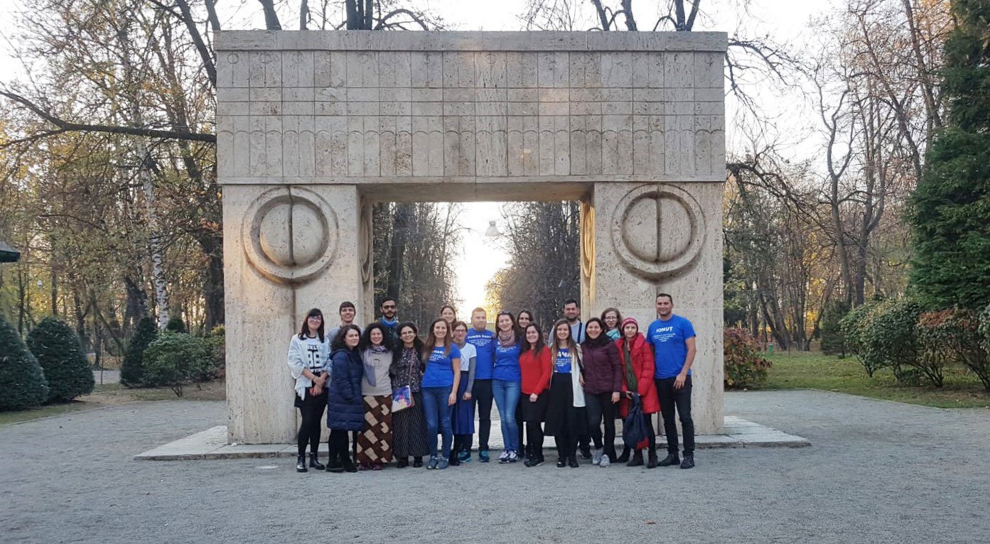 Tineri clujeni, pelerini la mănăstiri din Alba, Hunedoara, Gorj și Mehedinți 5798