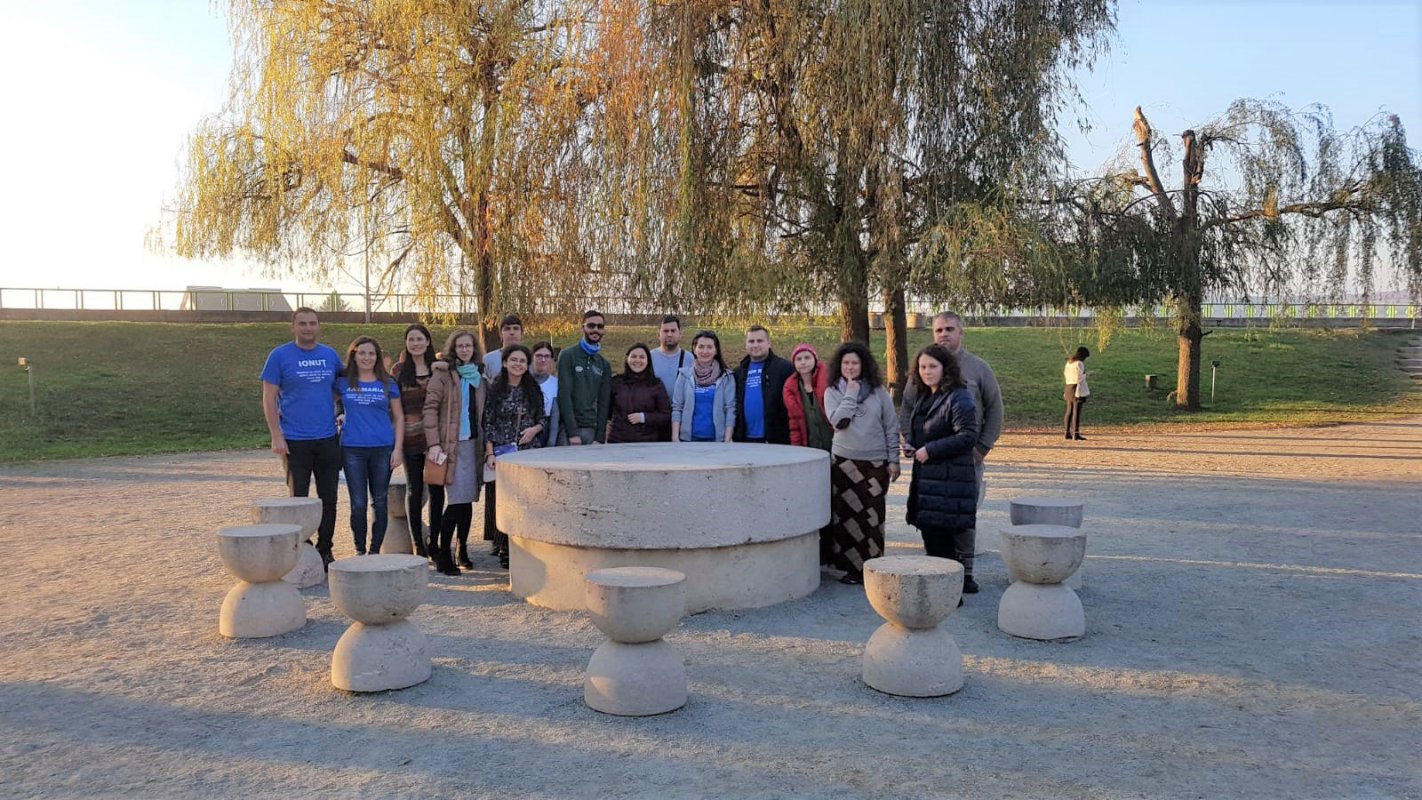 Tineri clujeni, pelerini la mănăstiri din Alba, Hunedoara, Gorj și Mehedinți 5799