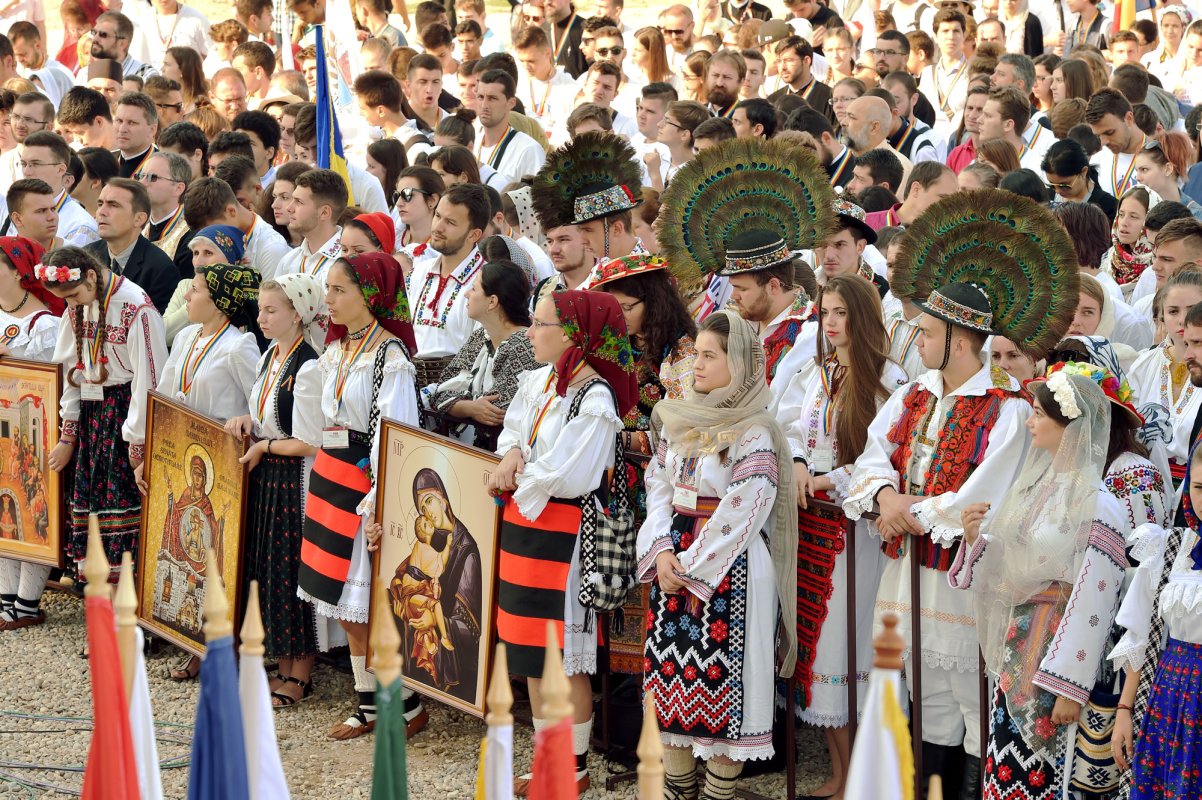 Tineri din diasporă participă la sfințirea Catedralei Naționale 5844