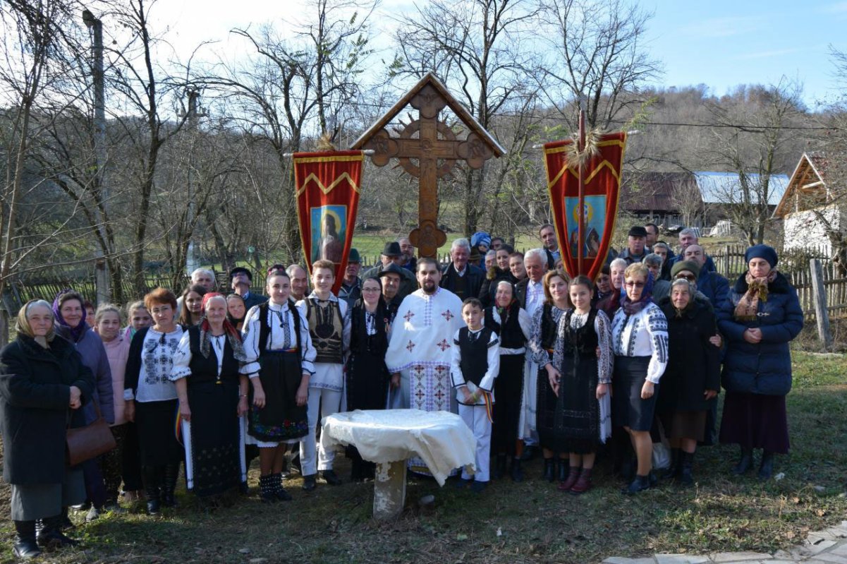 Troiță sfințită în Parohia Ceru-Băcăinți, Sebeș 5800