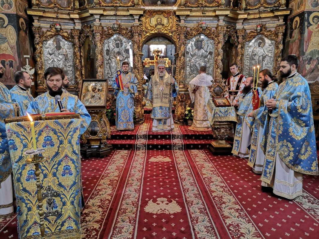 Intrarea Maicii Domnului în biserică, serbată la Roman 5707