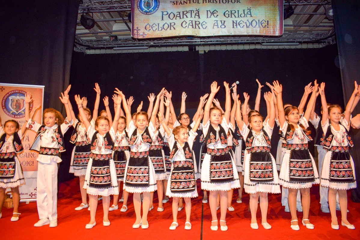 „Lumini de toamnă”, spectacol caritabil în București 5728