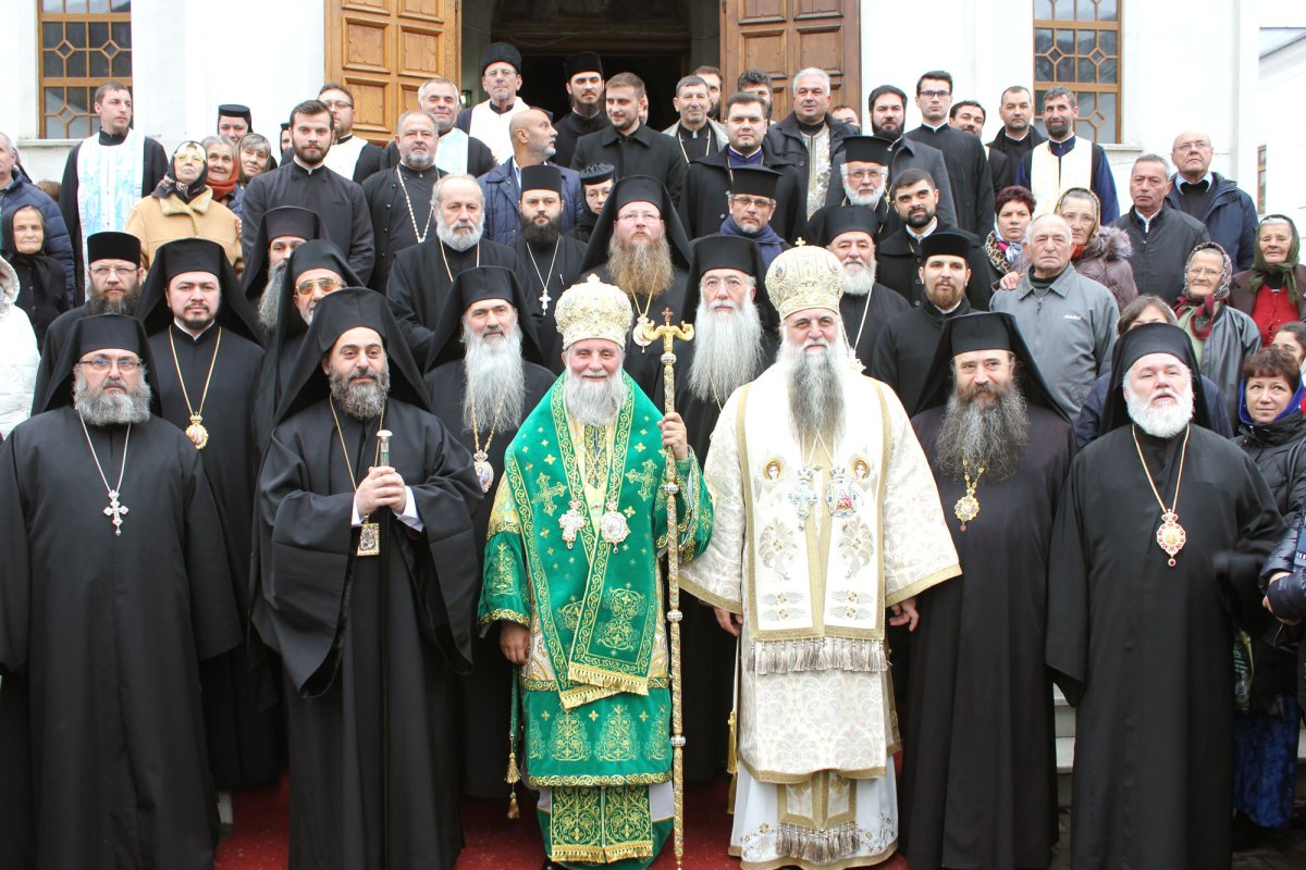 Sfântă Liturghie arhierească în Bistriţa Vâlceană 5760