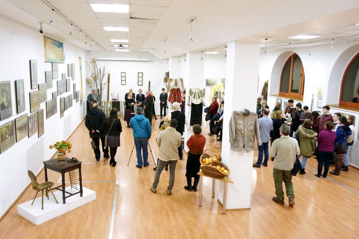 100 de portrete de eroi la 100 de ani de la Unire 5651