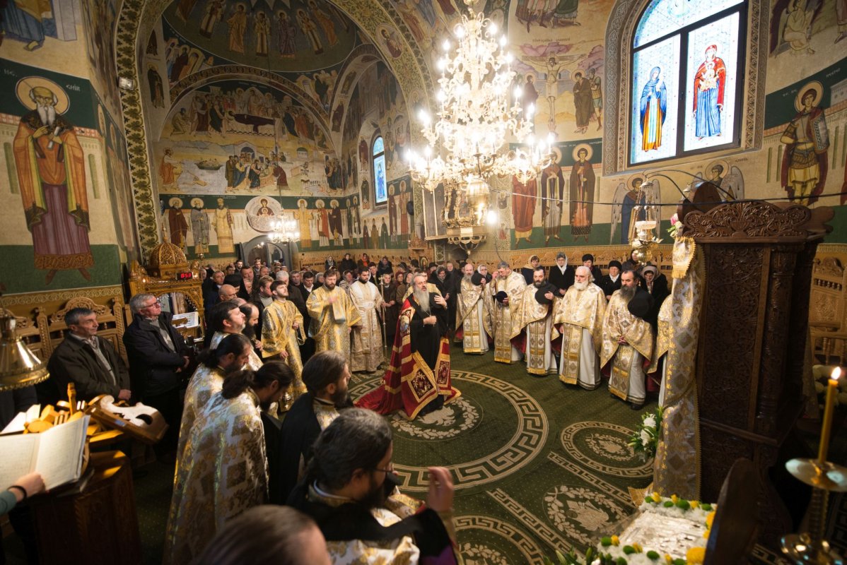 IPS Părinte Mitropolit Teofan, la hramul „Altarului din Poiana liniştii” 5573