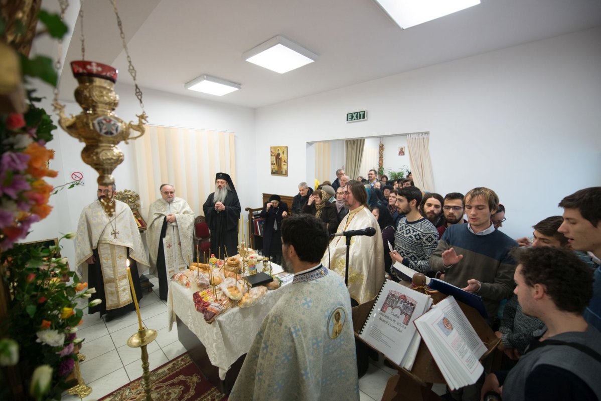 Slujire arhierească la hramul Bisericii Vovidenia din Iaşi 5575