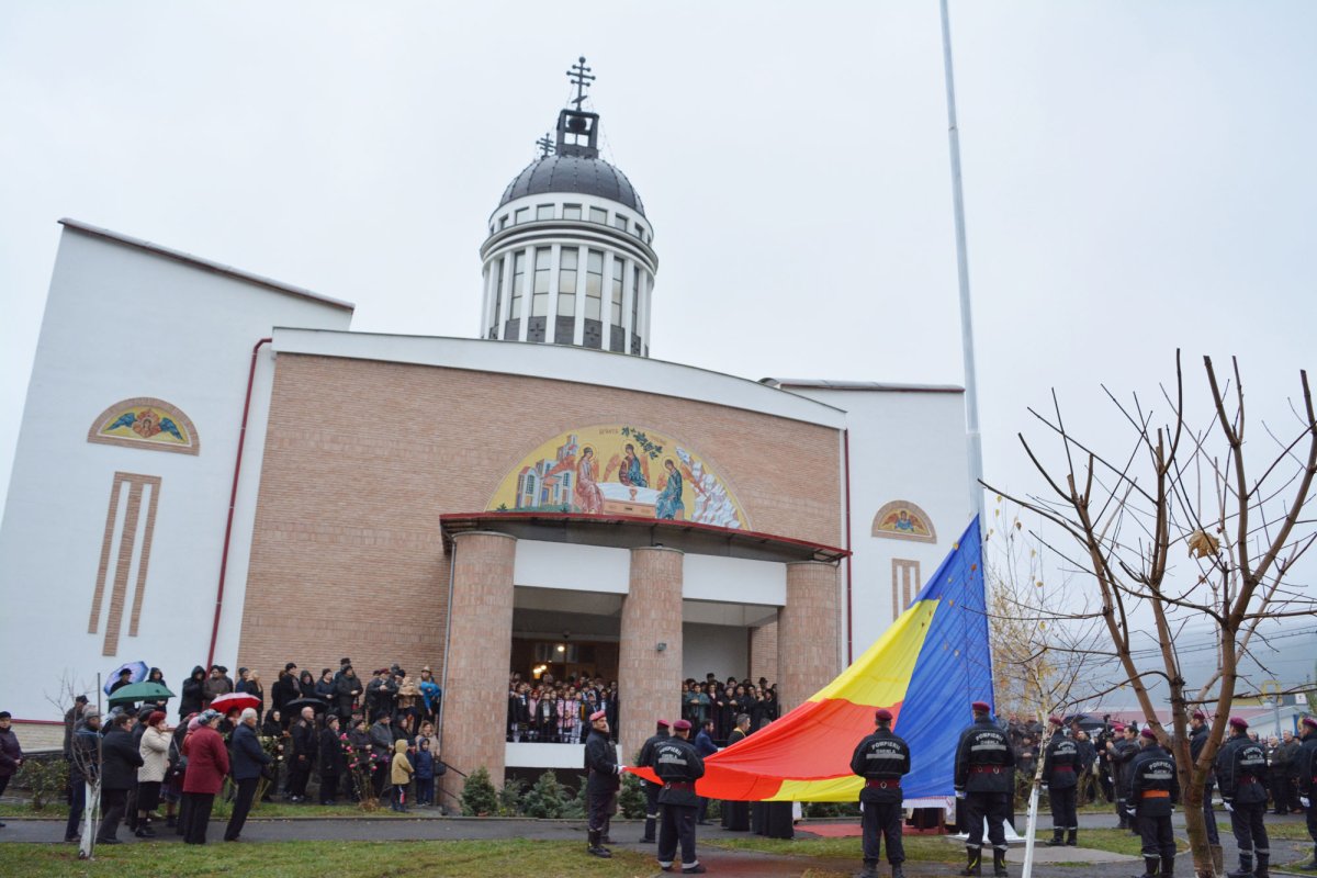 Slujiri arhiereşti şi hramuri la Intrarea în biserică a Maicii Domnului 5585