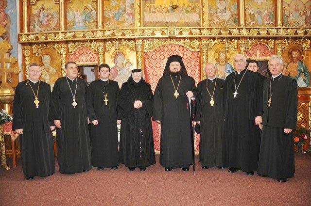 Slujiri arhiereşti şi hramuri la Intrarea în biserică a Maicii Domnului 5591