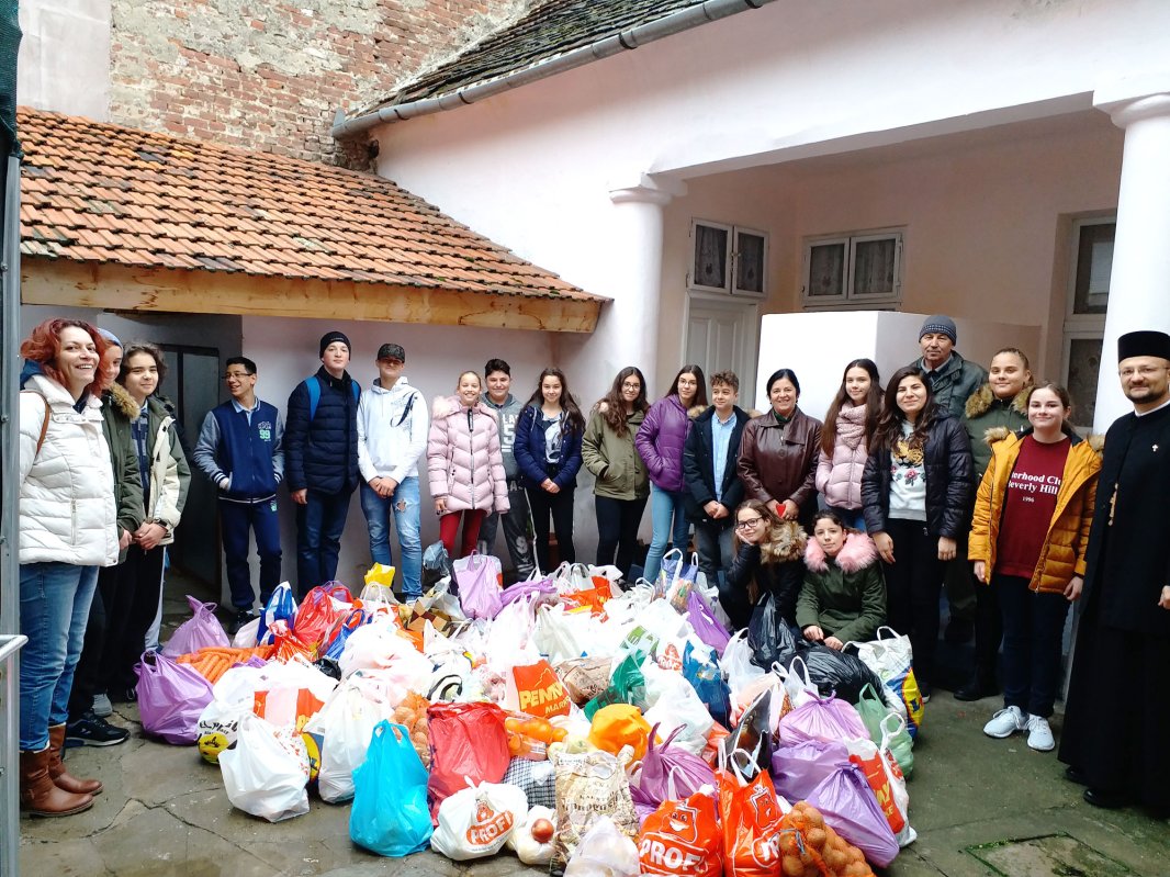 Acțiune filantropică a elevilor arădeni 5543