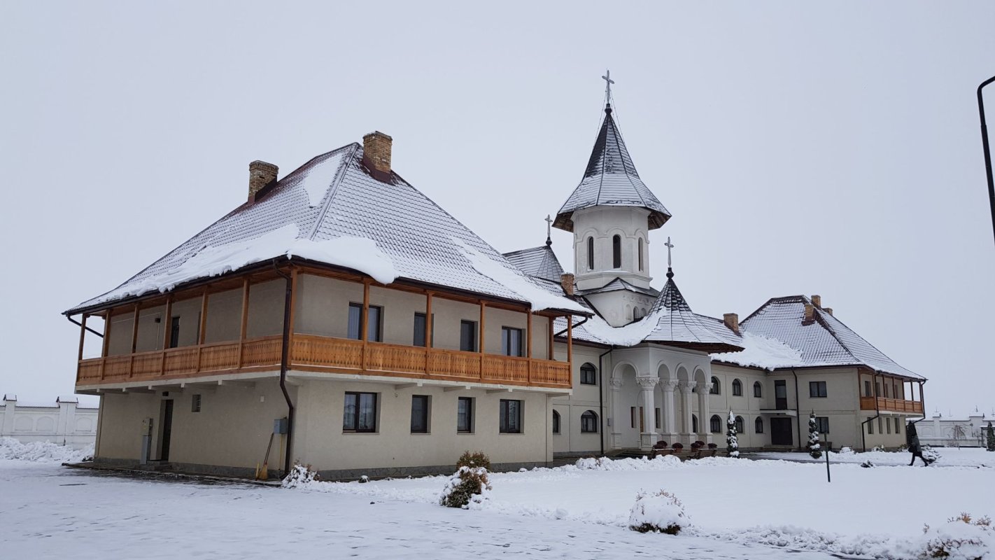 Hramul Mănăstirii „Intrarea în biserică a Maicii Domnului” din Rădăuţi 5506