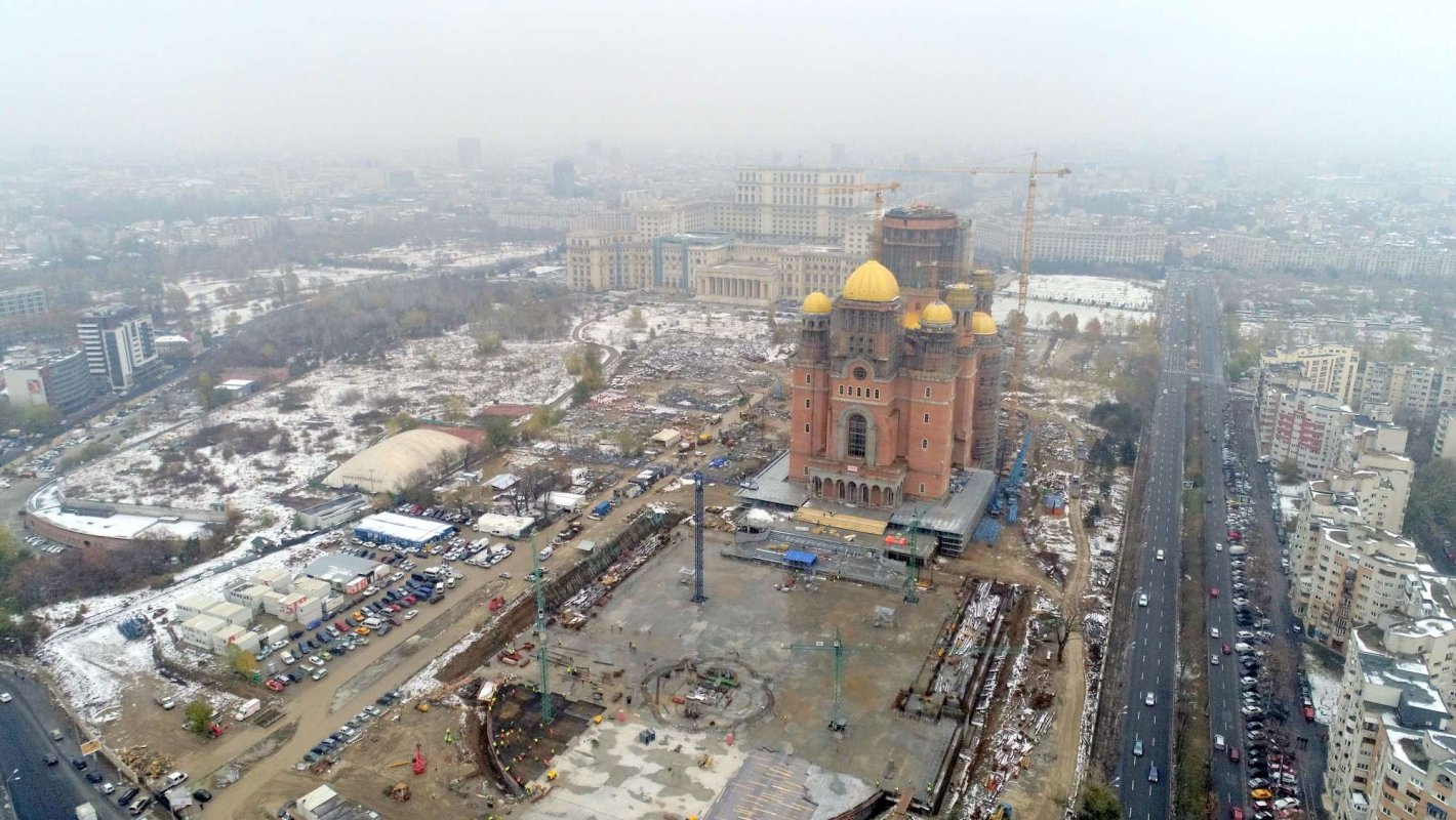 PERSPECTIVE: Catedrala, darul Centenarului  120204