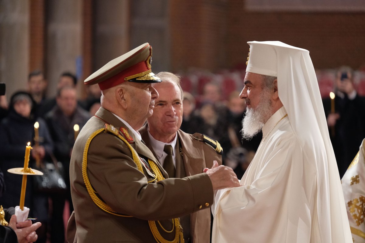 Pomenirea Eroilor neamului este în acelaşi timp un act de cult şi de cultivare a comuniunii între generaţii 5495