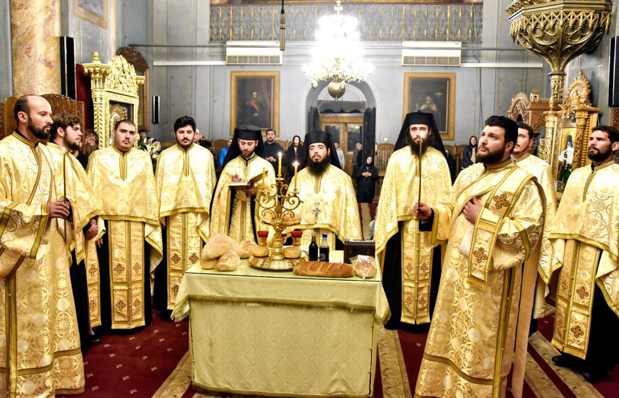 Cinstirea Sfinților Mucenici Mercurie şi Ecaterina 5391