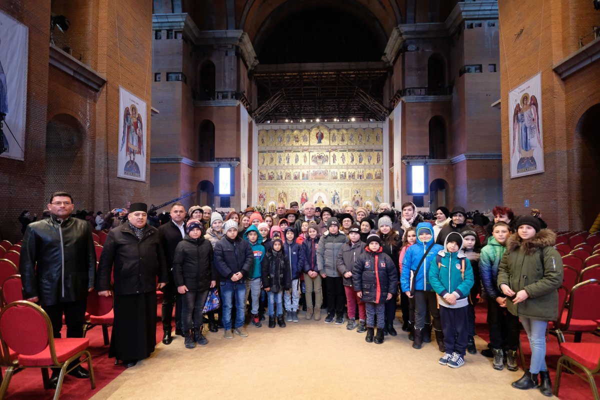 Continuă pelerinajul la Catedrala Națională 5422