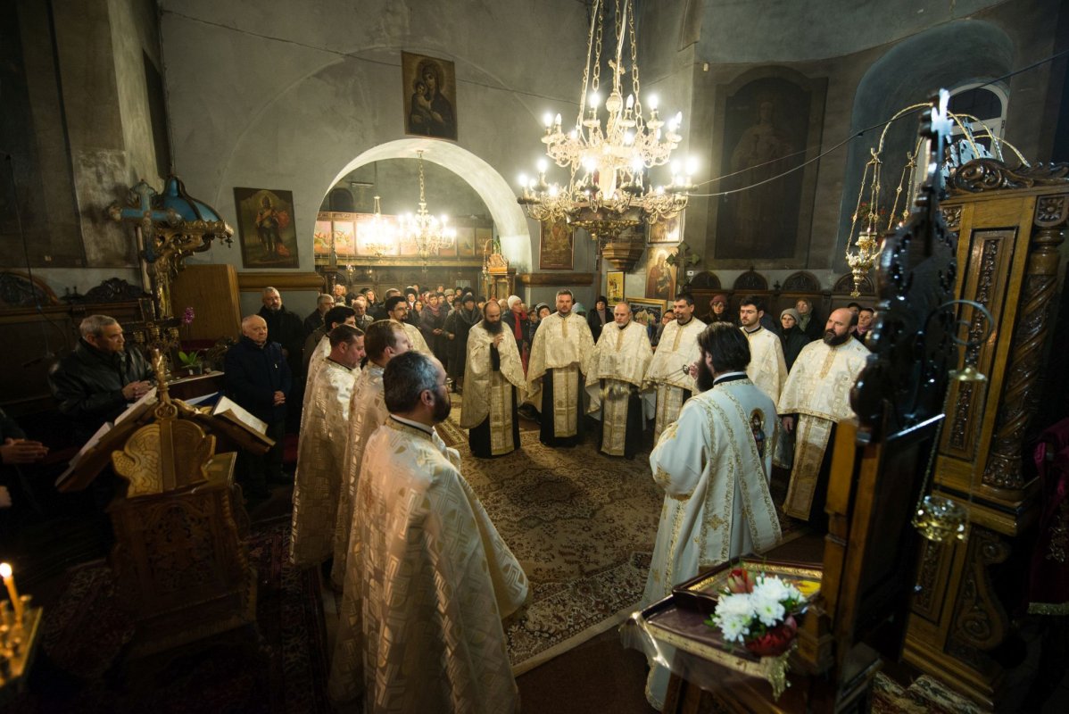 Sfânta Mare Muceniţă Ecaterina a unit în rugăciune preoţi şi credincioşi la Parohia Lozonschi 5364