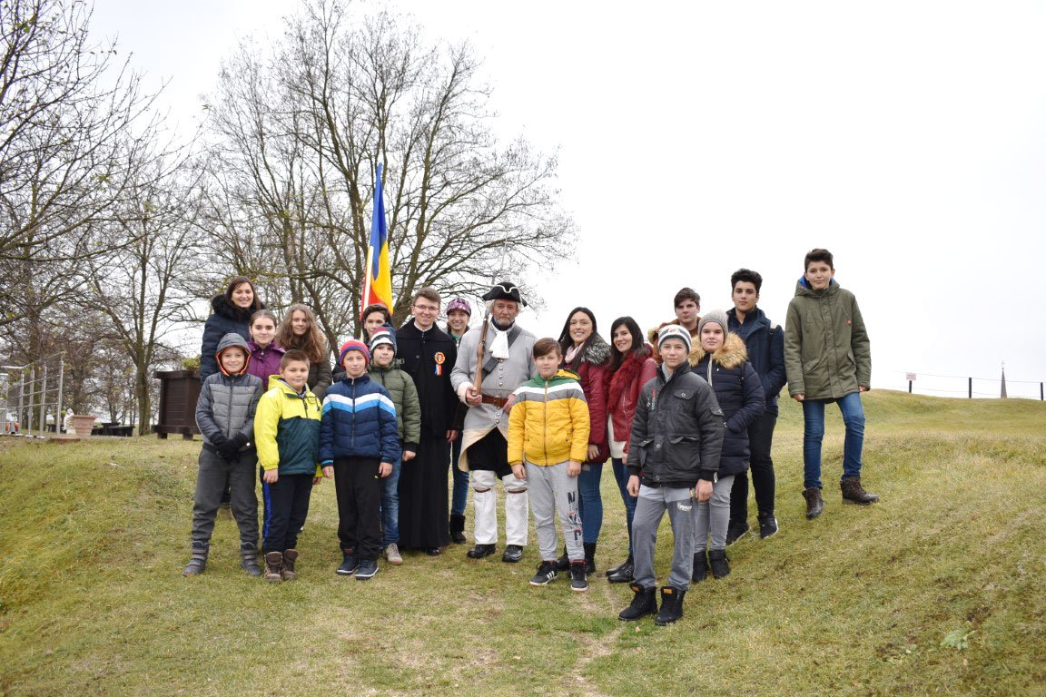 Tinerii și copiii din Firiteaz, pelerini în orașul Marii Uniri 5403