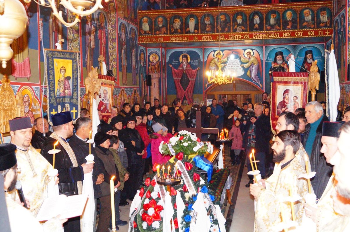 Românul ucis în Suedia a fost îngropat în pământul natal 5276