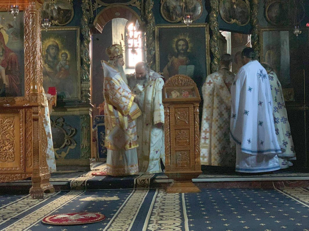 Un nou arhimandrit în Arhiepiscopia Iaşilor 5103