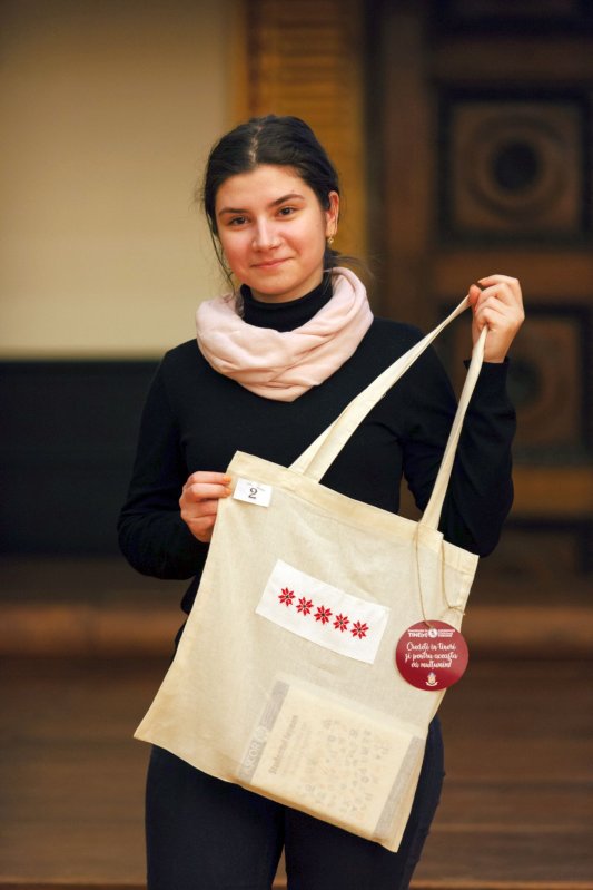 Licitaţia caritabilă „Investeşte în tineri!” 4981