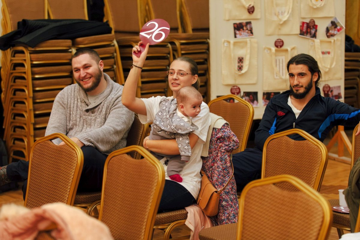 Licitaţia caritabilă „Investeşte în tineri!” 4982