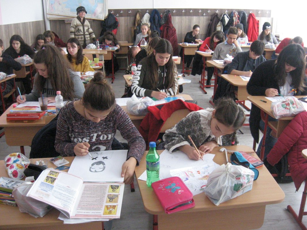 Peste 200 de elevi participanţi la Concursul judeţean „Sfântul Nicolae văzut prin ochi de copil” 4902