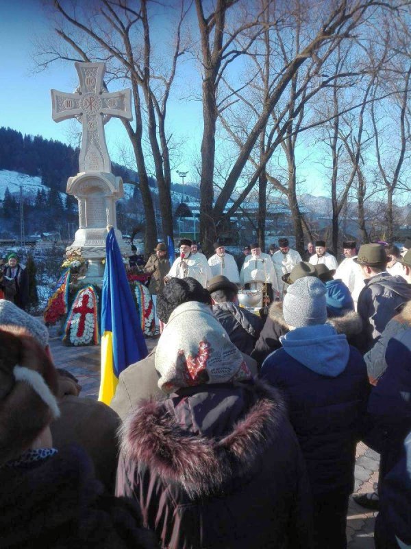 Slujbă de sfinţire a monumentului de la Tarcău dedicat Reginei Maria 4901