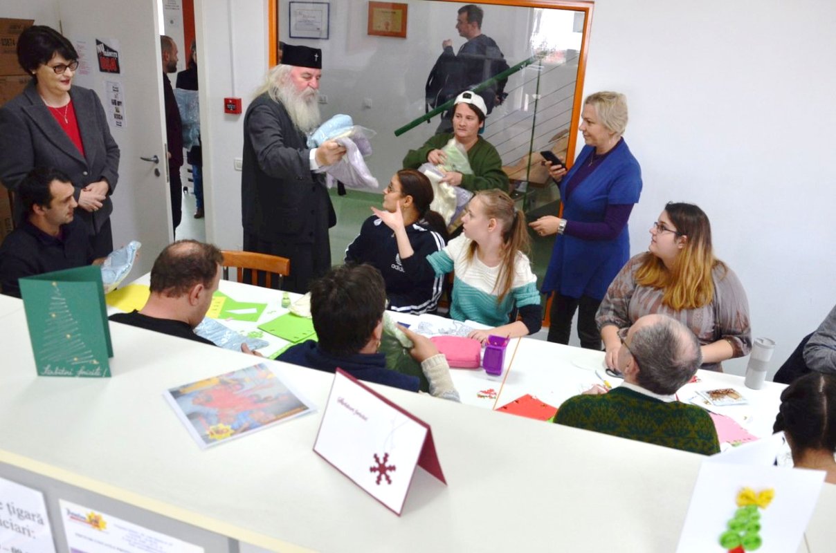 Alături de persoanele cu nevoi speciale 4836